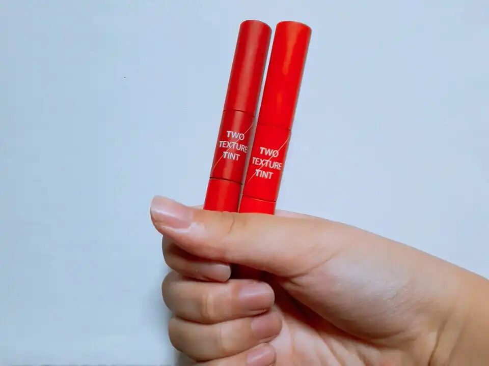 언니의파우치 리뷰 이미지 3 - [투 텍스처 틴트 [CR01 입술 반 코랄 반]]