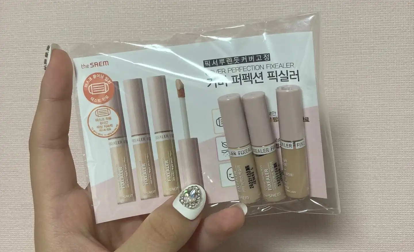 커버 퍼펙션 팁 컨실러 [01 클리어 베이지]