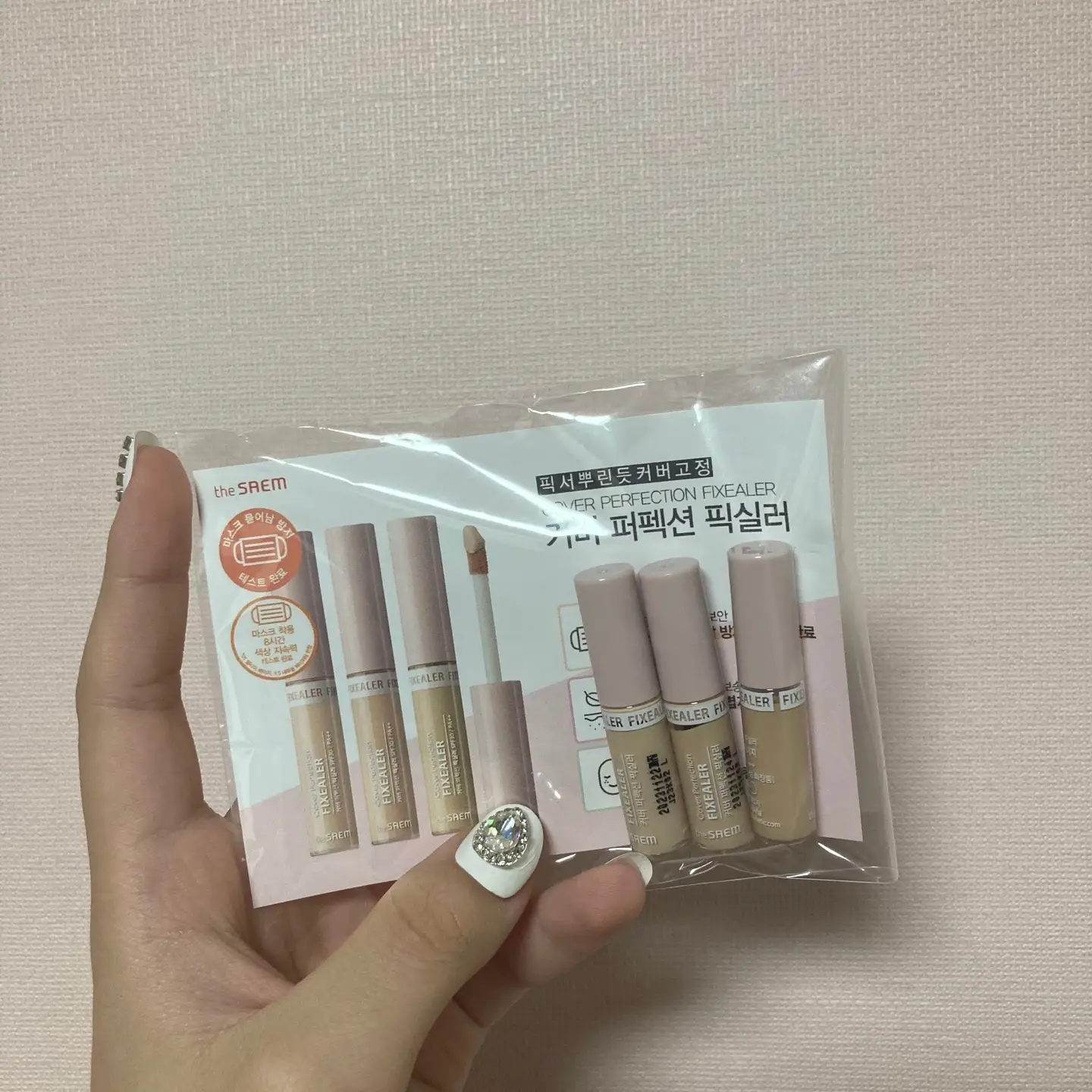 선택된 언니의파우치 리뷰 이미지 - [커버 퍼펙션 팁 컨실러 [01 클리어 베이지]]