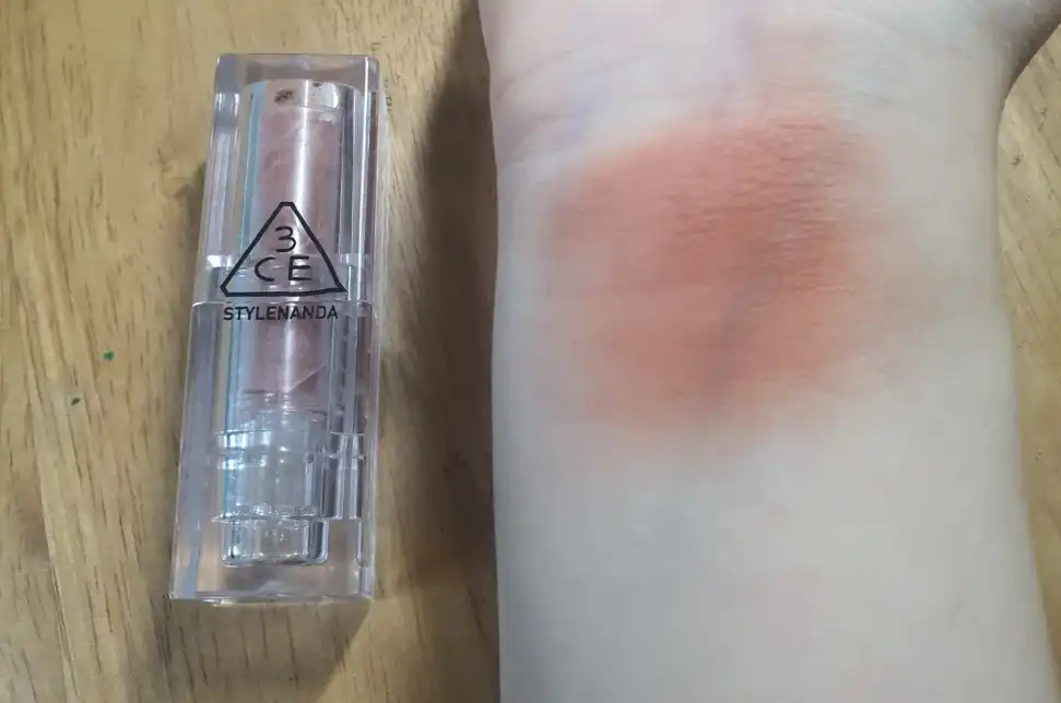 소프트 매트 립스틱 [카인드 앤 러브]