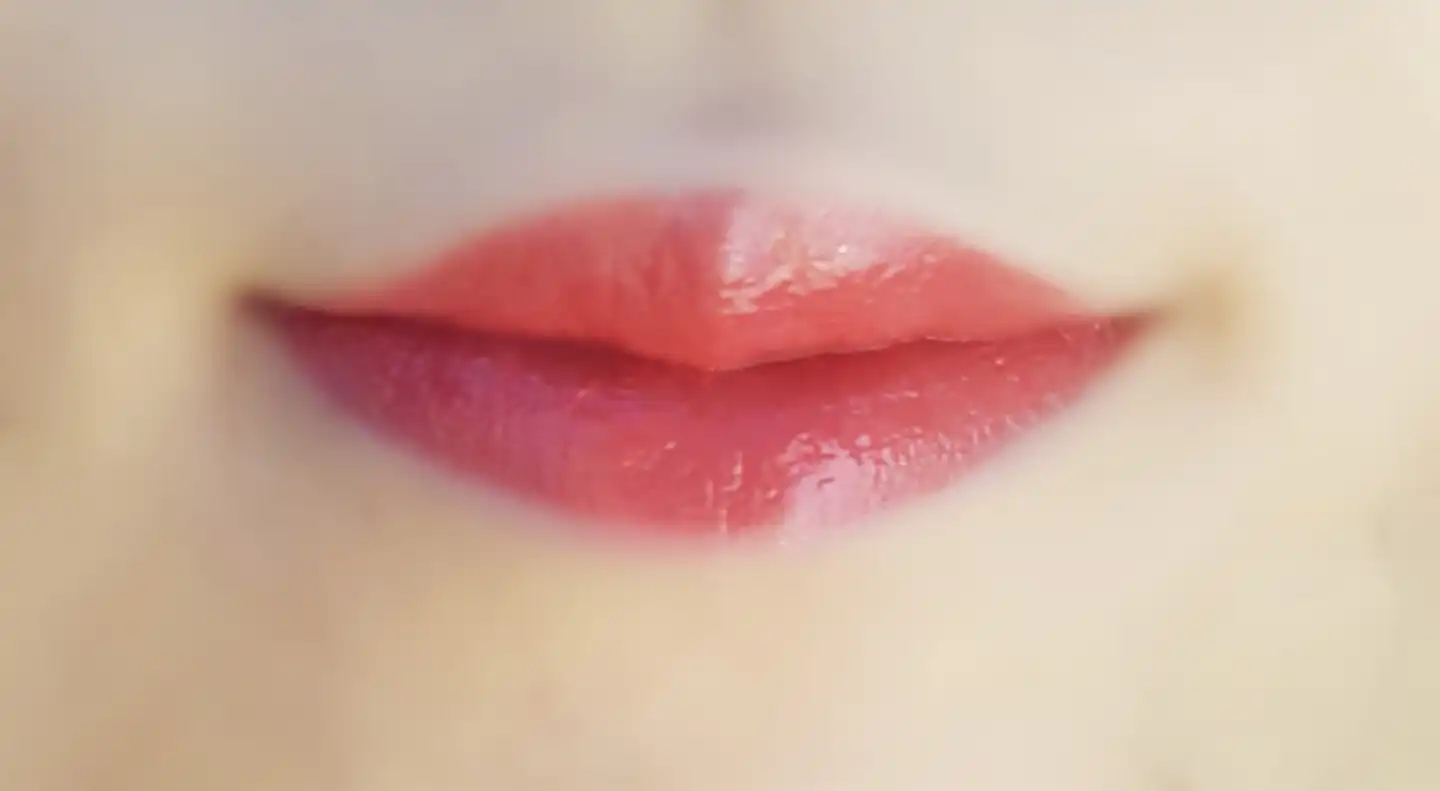 언니의파우치 리뷰 이미지 6 - [샤인 카레스 글로스 틴트 [203 라비앙 로즈]]