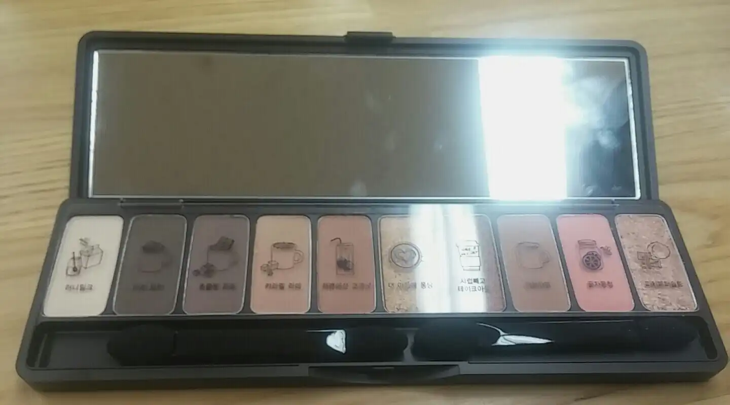 플레이 컬러 아이즈 [인 더 까페]