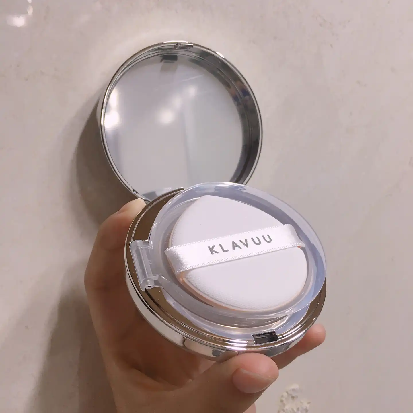 언니의파우치 리뷰 이미지 3 - [화이트 펄세이션 올 데이 피팅 펄 세럼 팩트 [21호 화사한 라이트 베이지]]