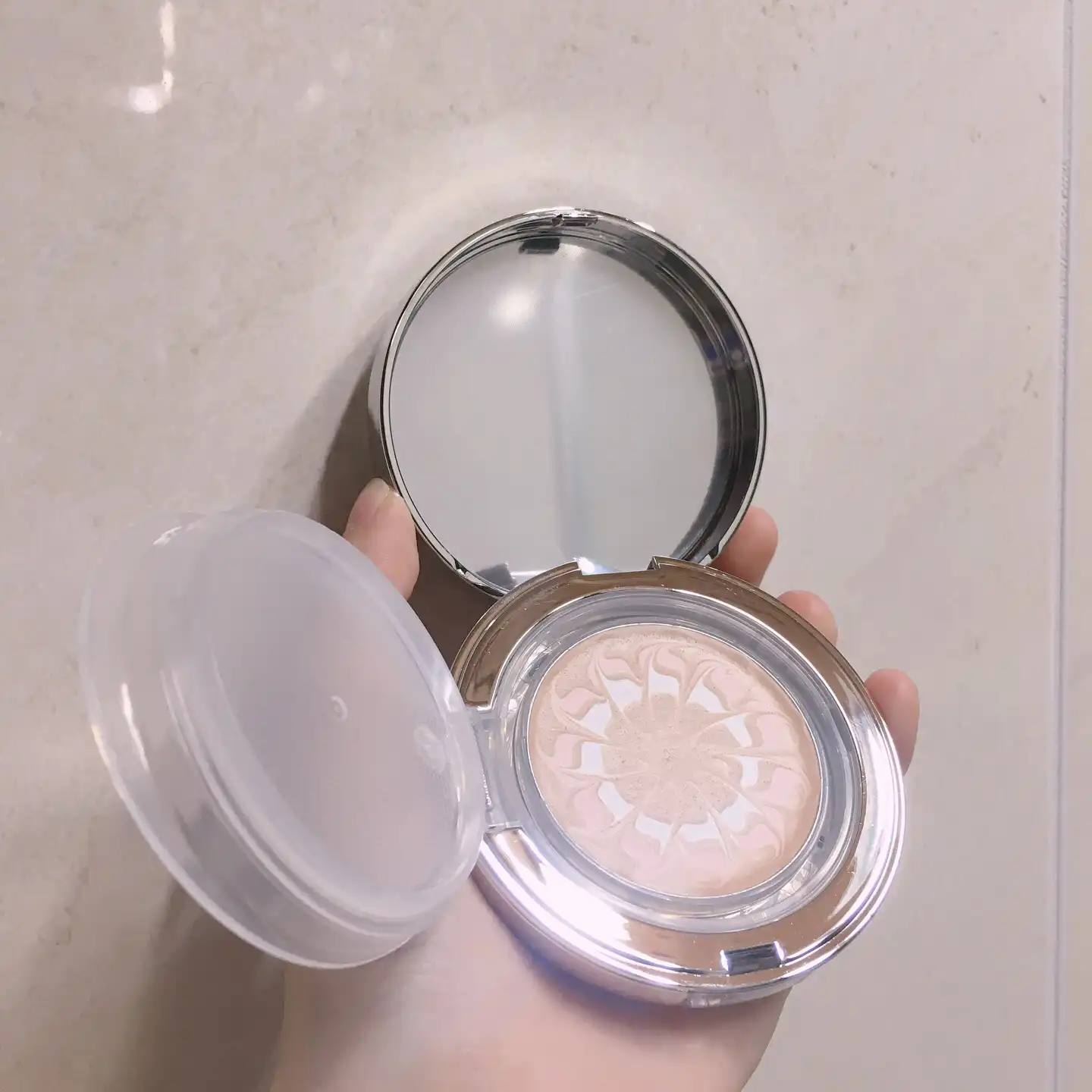 언니의파우치 리뷰 이미지 5 - [화이트 펄세이션 올 데이 피팅 펄 세럼 팩트 [21호 화사한 라이트 베이지]]