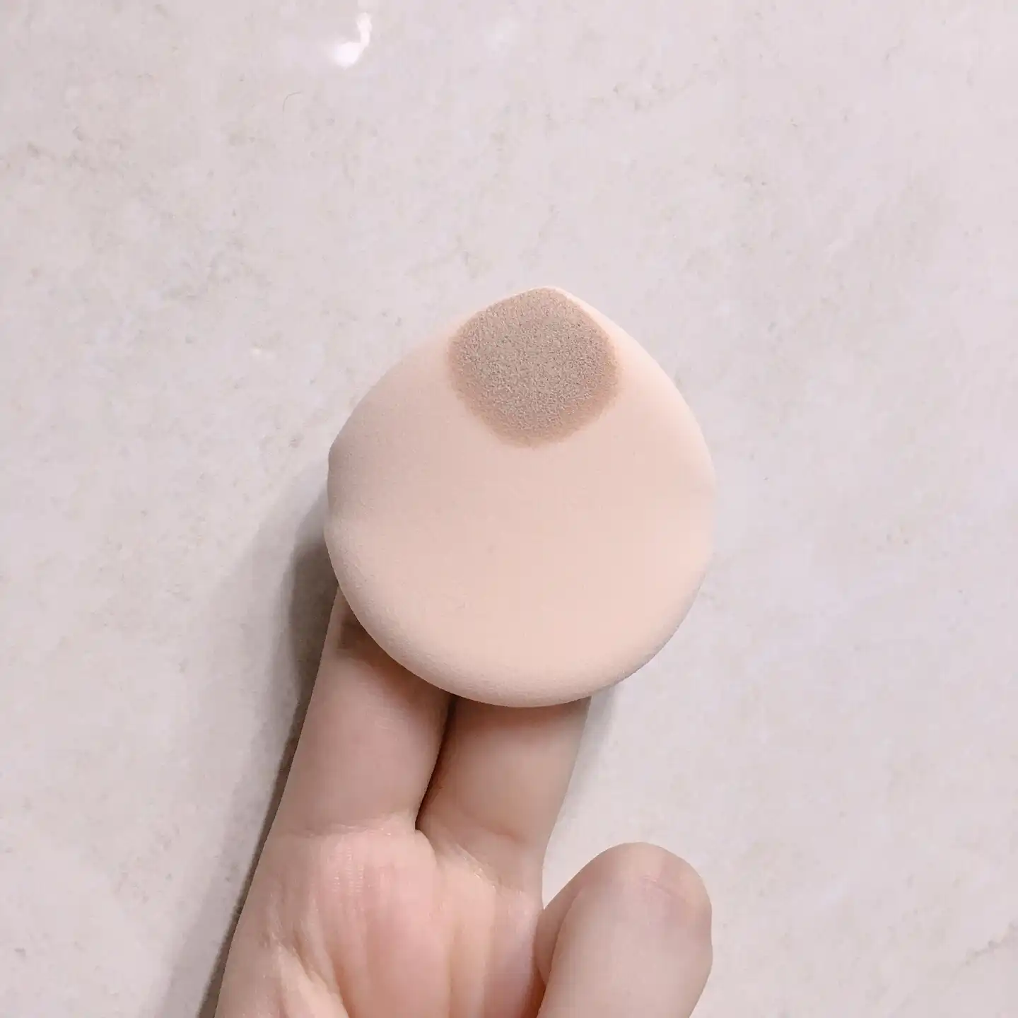 언니의파우치 리뷰 이미지 6 - [화이트 펄세이션 올 데이 피팅 펄 세럼 팩트 [21호 화사한 라이트 베이지]]