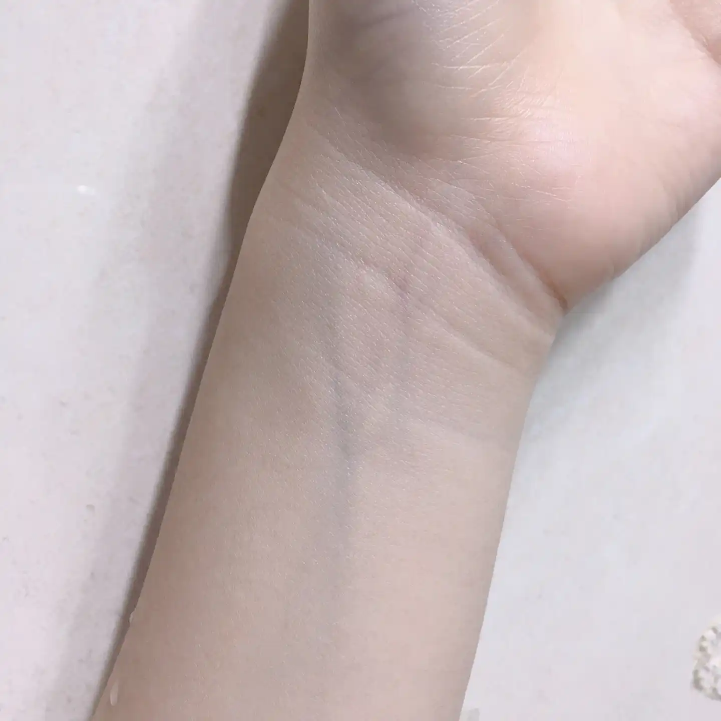 언니의파우치 리뷰 이미지 7 - [화이트 펄세이션 올 데이 피팅 펄 세럼 팩트 [21호 화사한 라이트 베이지]]