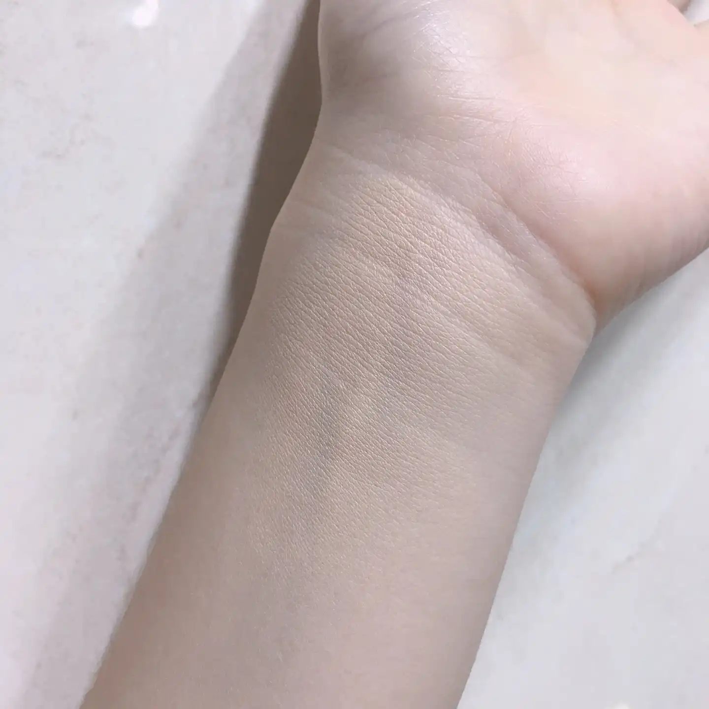 언니의파우치 리뷰 이미지 8 - [화이트 펄세이션 올 데이 피팅 펄 세럼 팩트 [21호 화사한 라이트 베이지]]