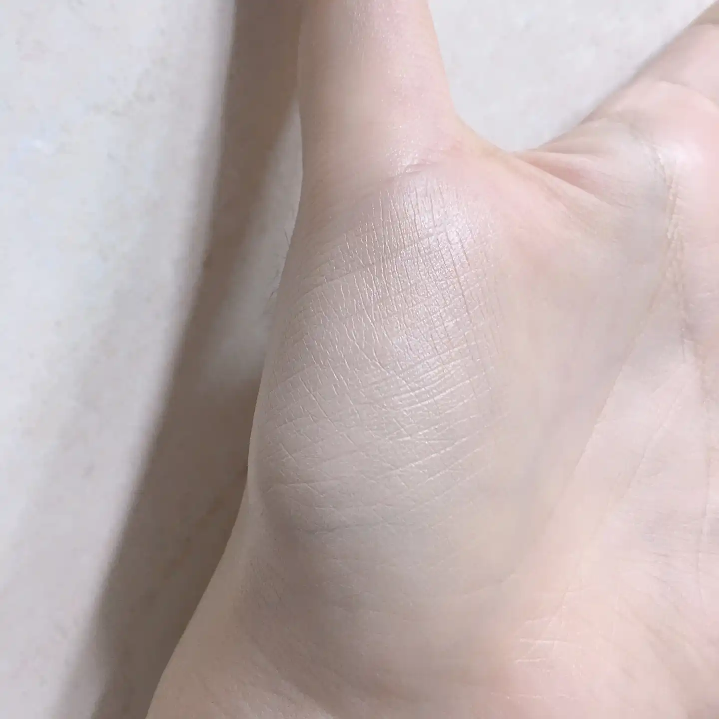 언니의파우치 리뷰 이미지 9 - [화이트 펄세이션 올 데이 피팅 펄 세럼 팩트 [21호 화사한 라이트 베이지]]