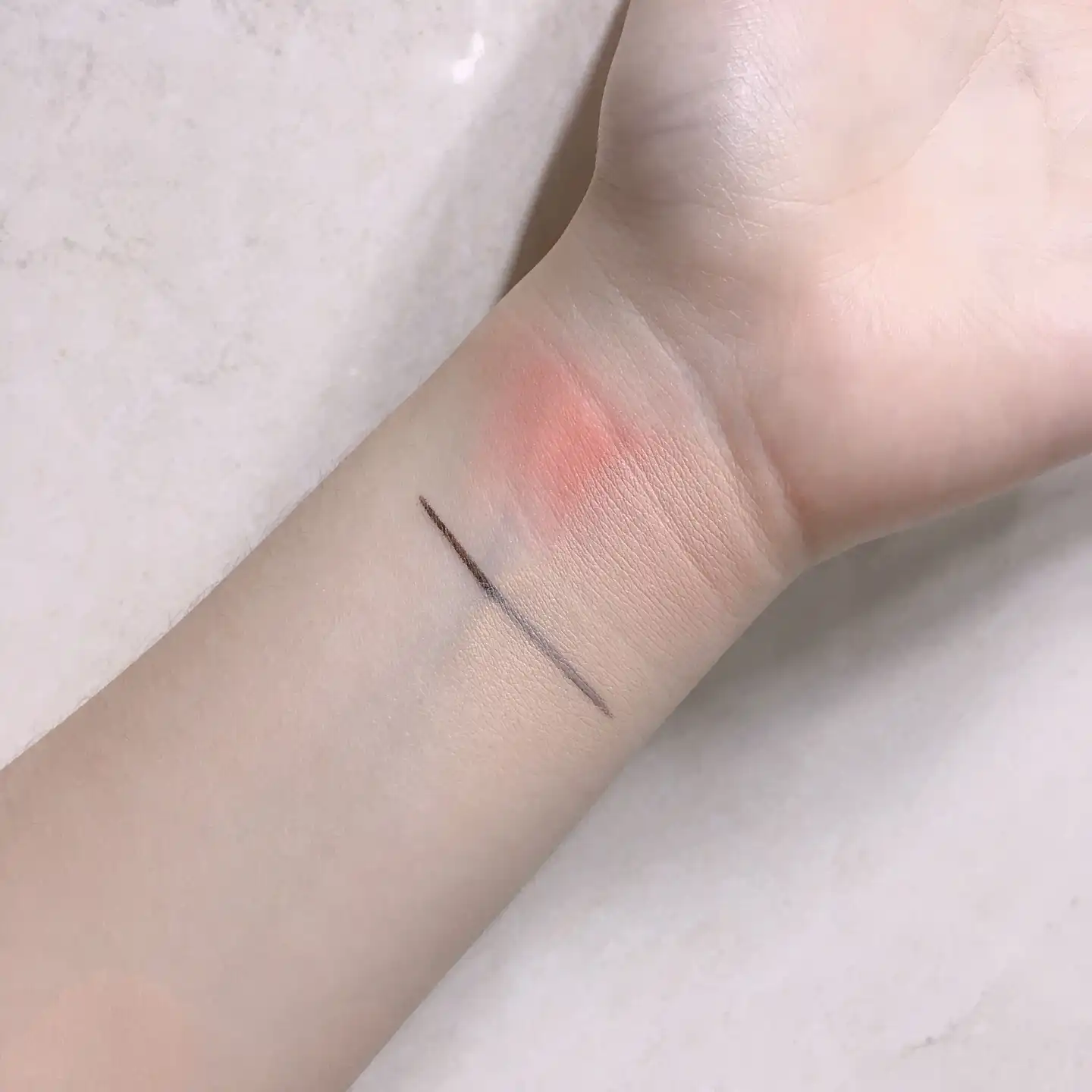 언니의파우치 리뷰 이미지 11 - [화이트 펄세이션 올 데이 피팅 펄 세럼 팩트 [21호 화사한 라이트 베이지]]