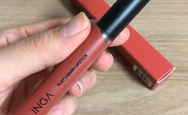 플랫 리퀴드 립스틱 [캐롯 브릭]