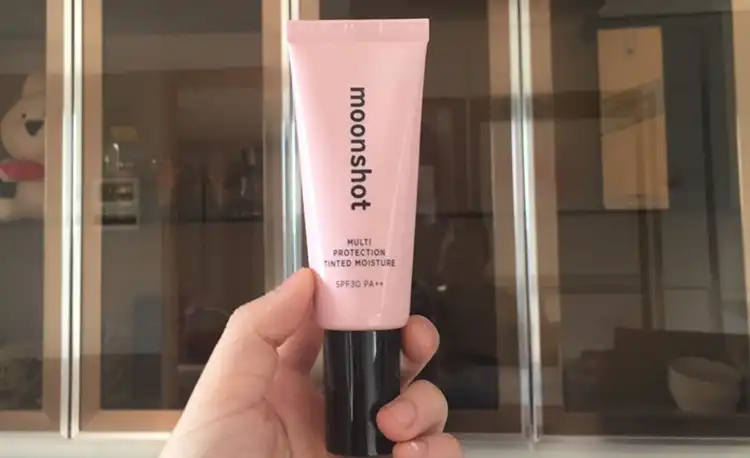 멀티 프로텍션 틴티드 모이스처