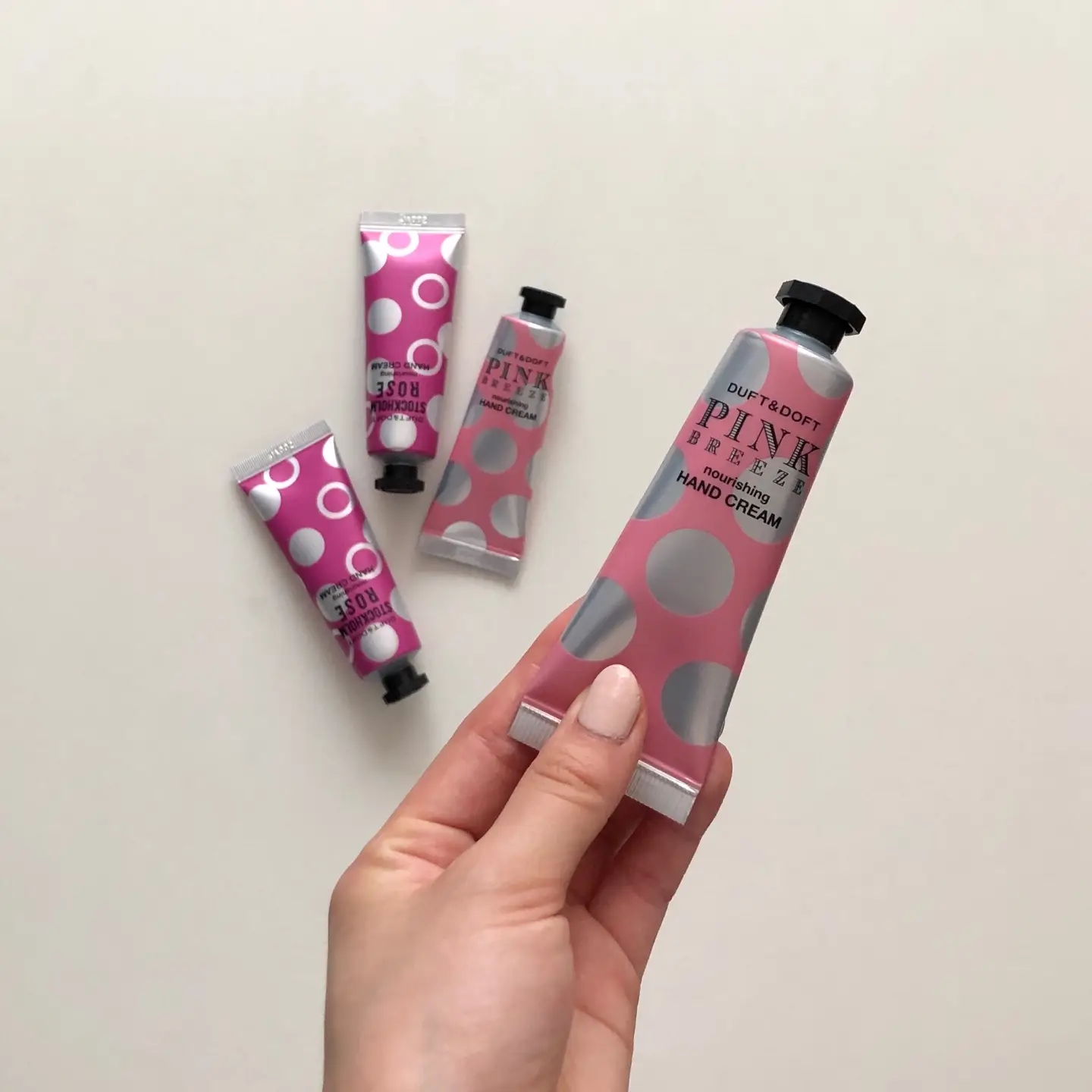 선택된 언니의파우치 리뷰 이미지 - [핑크브리즈 너리싱 핸드크림]