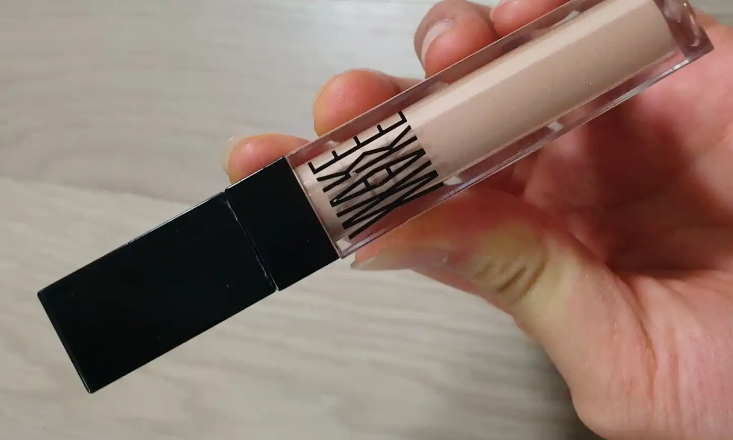 디파이닝 커버 컨실러 [21호 웜 아이보리]