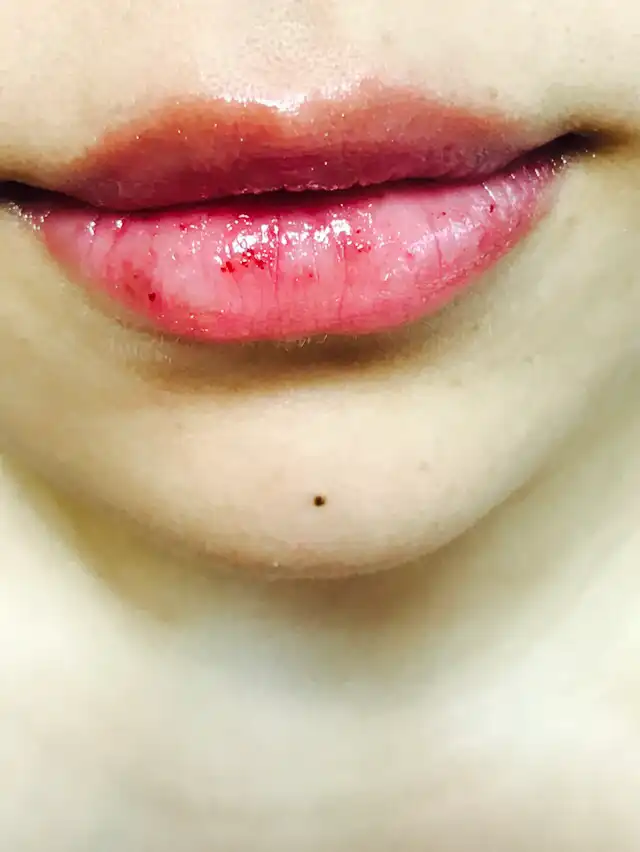 언니의파우치 리뷰 이미지 5 - [립케어 후르티 샤인체리]