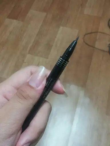 언니의파우치 리뷰 이미지 2 - [스키니터치 붓펜 아이라이너 [01 블랙]]