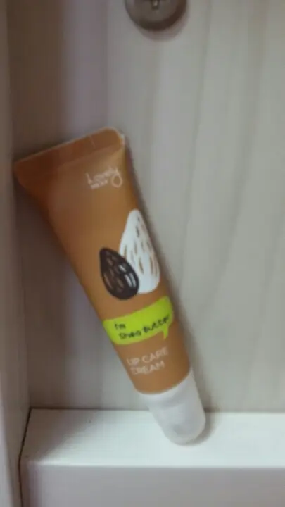 선택된 언니의파우치 리뷰 이미지 - [러블리믹스 립케어 크림 쉐어버터]