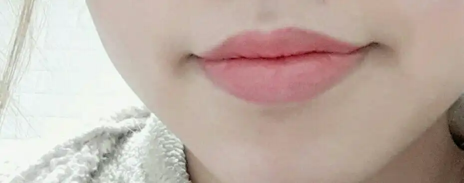 언니의파우치 리뷰 이미지 7 - [원더 펀 파크 디어 마이 블루밍 립스 톡 쉬폰 [PK034 긴장될 땐, 당 충전 딸기 주스]]