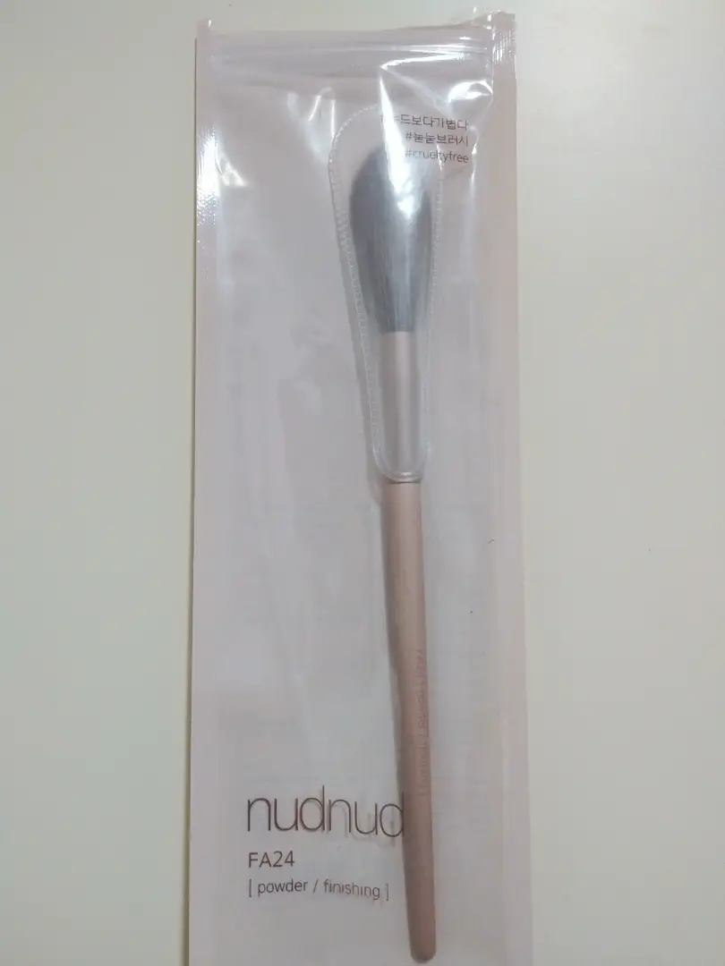 선택된 언니의파우치 리뷰 이미지 - [Nudnud FA24 피니싱 파우더 브러시]