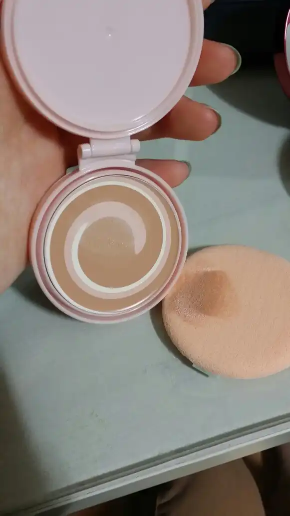 언니의파우치 리뷰 이미지 3 - [토탈 솔루션 에센스 비비밤 SPF33 PA++ 2호]