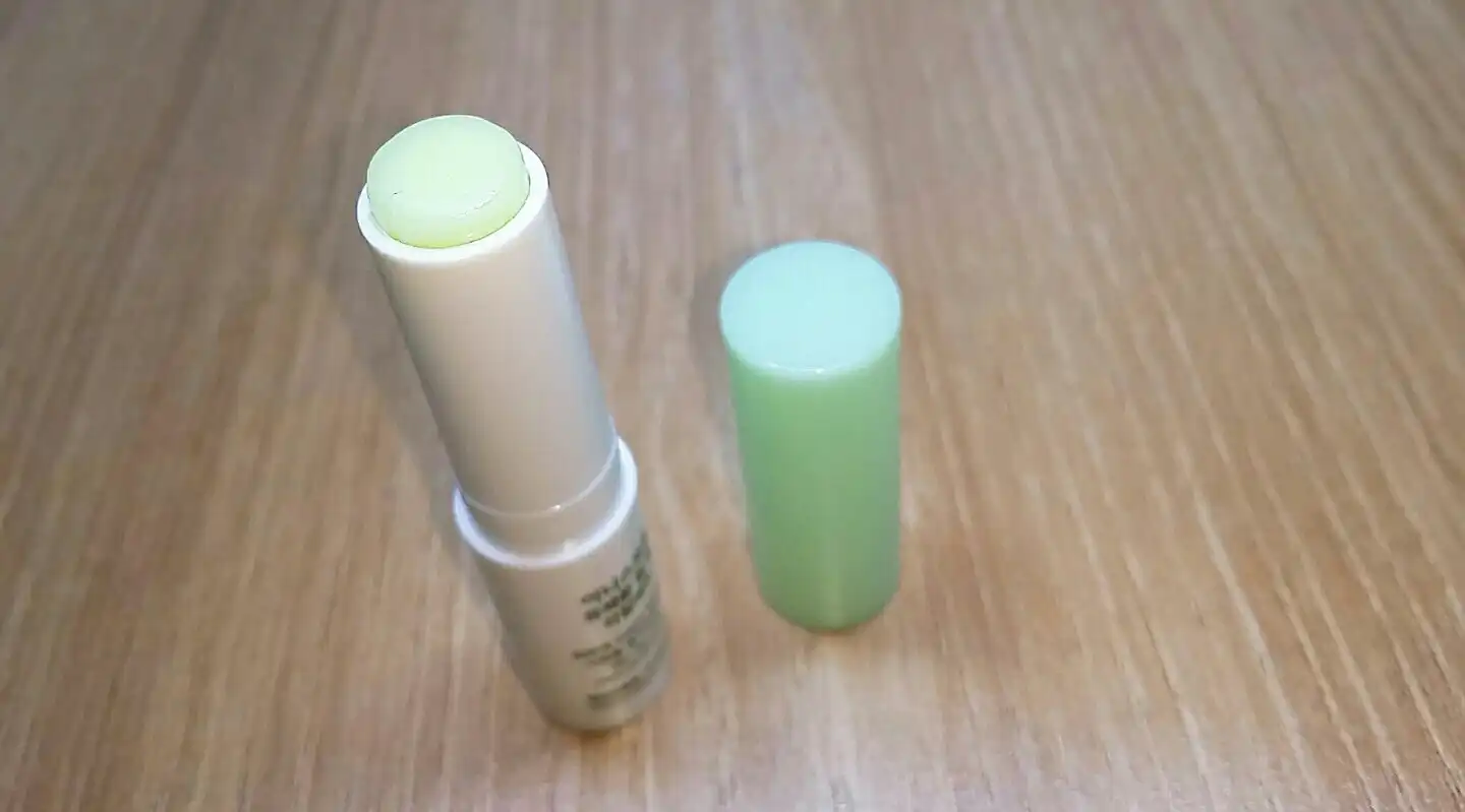 이니스프리 유채꿀 립 밤 - 각질케어