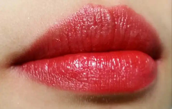 비비드 터치 모이스처 립스틱 17호 퍼스트 레드