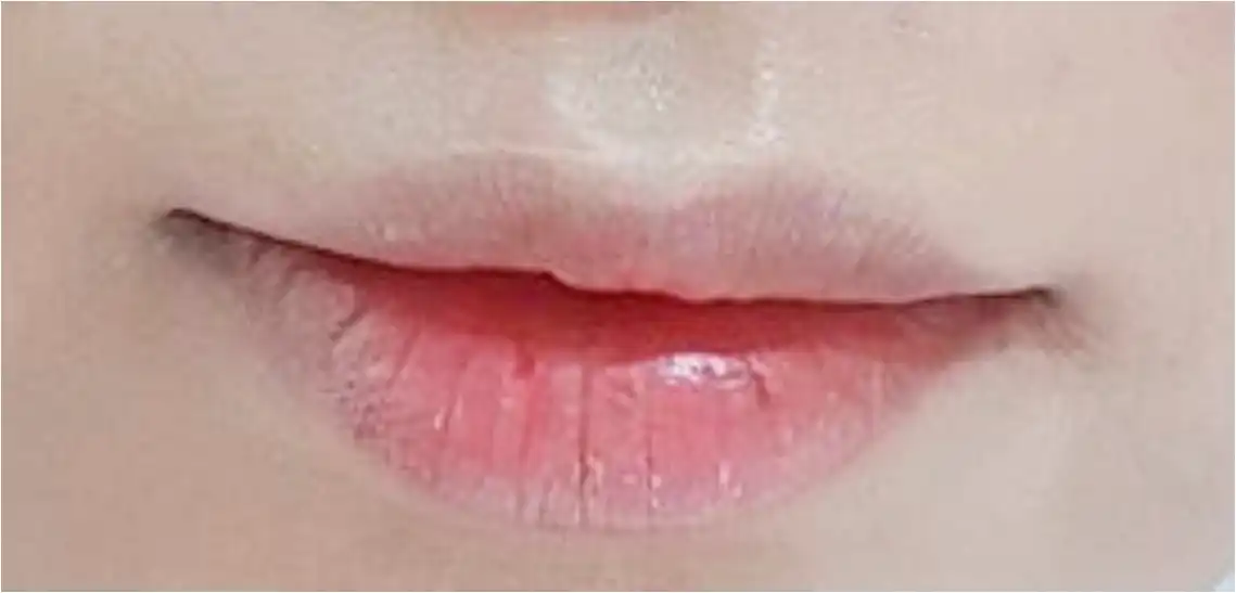 언니의파우치 리뷰 이미지 4 - [버진 키스 텐션 립 오일 틴트 [01 레드 밤]]