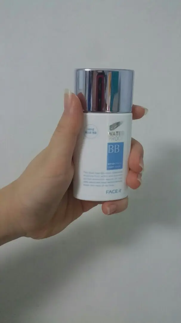 선택된 언니의파우치 리뷰 이미지 - [페이스잇 워터프루프 비비 SPF50+PA+++ 01 화사한 베이지]