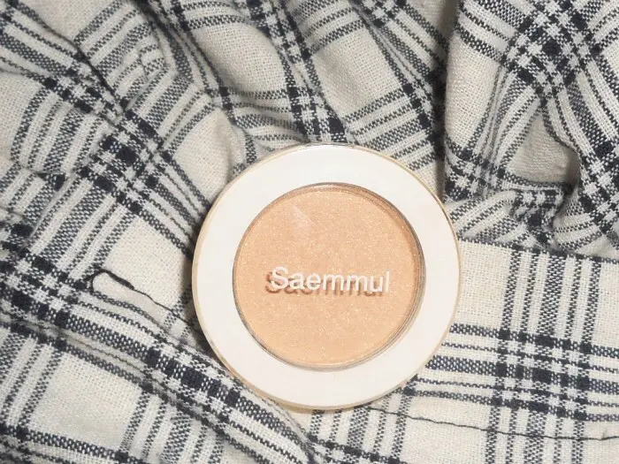 선택된 언니의파우치 리뷰 이미지 - [샘물 싱글 섀도우쉬머 [BE06 고독한 베이지]]