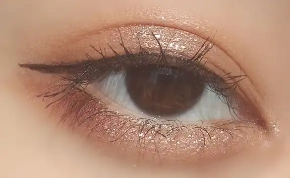 매그니피센트 메탈 글리터 앤 글로우 리퀴드 아이섀도우 [키튼 카르마]