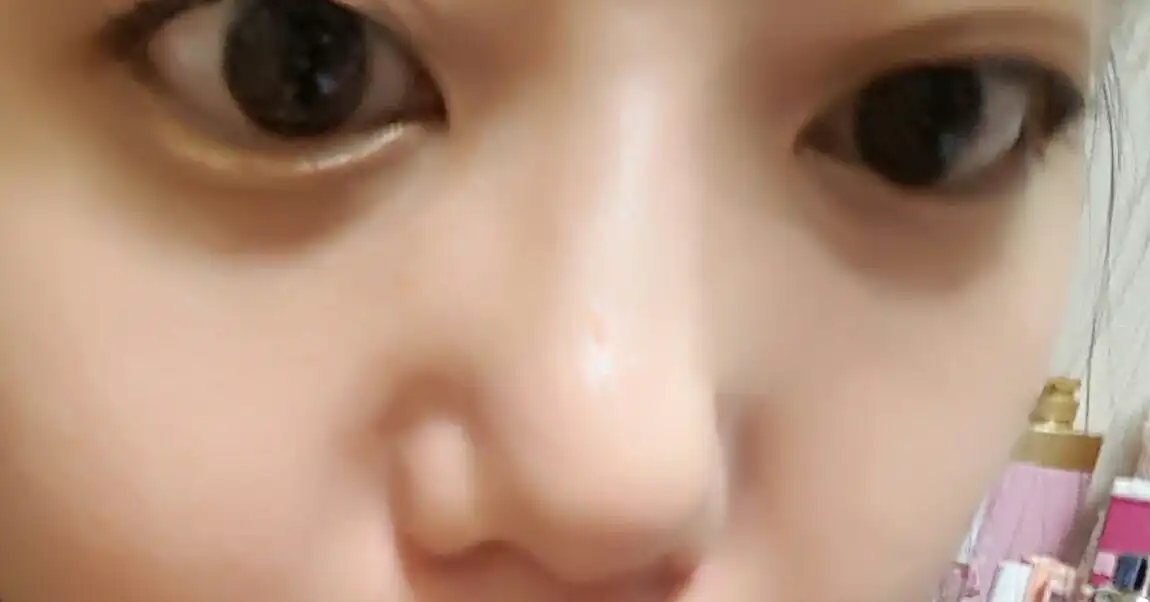 언니의파우치 리뷰 이미지 5 - [샘물 애교살 메이커 [03 눈물 글썽 골드]]