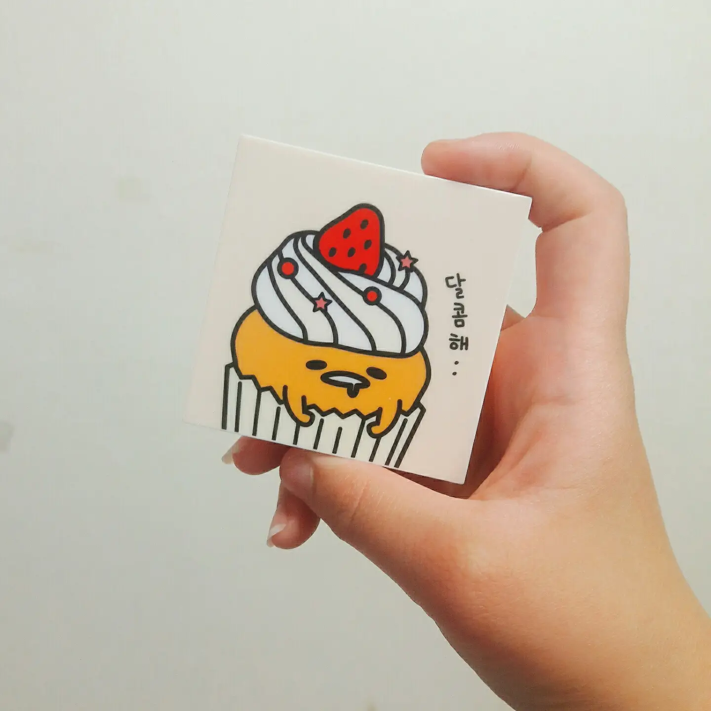 선택된 언니의파우치 리뷰 이미지 - [구데타마 ver2 컵케익 아이섀도우 [1호 레드벨벳]]