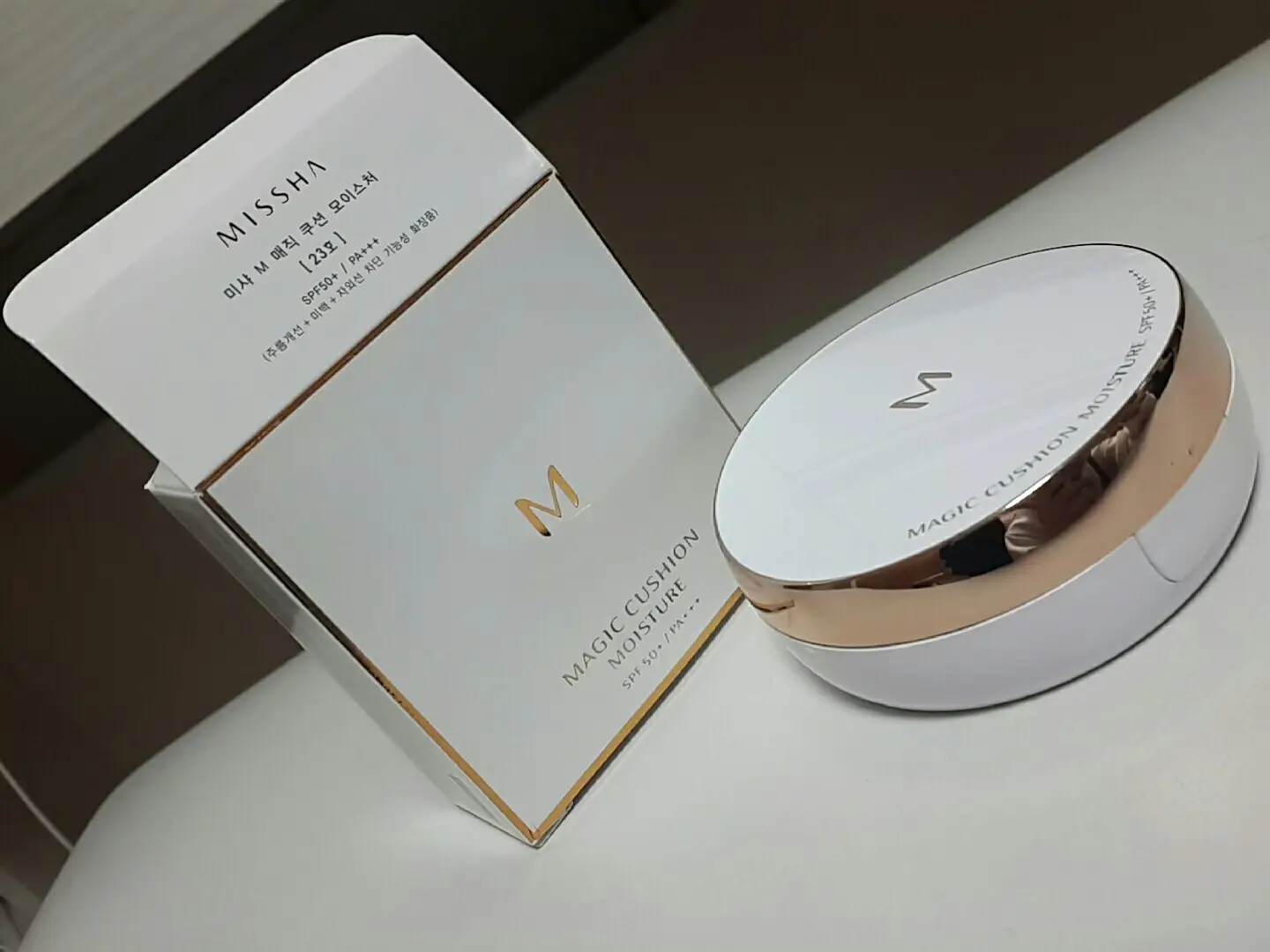 선택된 언니의파우치 리뷰 이미지 - [[M] 매직 쿠션 모이스처 SPF50+ PA+++ [23호]]