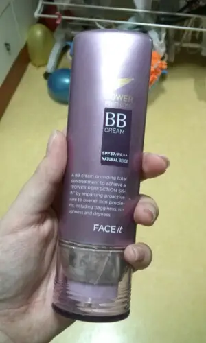 선택된 언니의파우치 리뷰 이미지 - [페이스잇 파워 퍼펙션 비비크림 SPF37PA++ 02 내추럴 베이지]