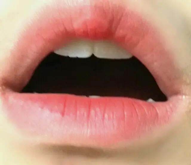 선택된 언니의파우치 리뷰 이미지 - [크리미 틴트 컬러밤 인텐스 벨벳 (16호 벨벳 레드)]