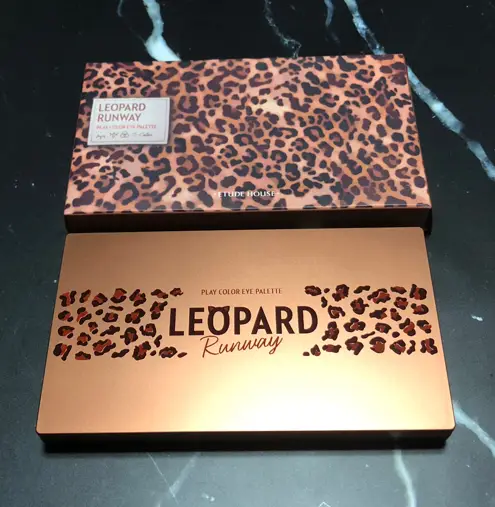 선택된 언니의파우치 리뷰 이미지 - [플레이 컬러 아이 팔레트 [레오파드 런웨이]]