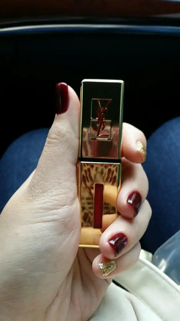 루쥬 뷔르 꾸뛰르 베르니 아 레브르(9)