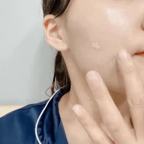 선택된 언니의파우치 리뷰 이미지 - [라이프 컬러 씬 커버 업 컨실러 [01 라이트 베이지]]