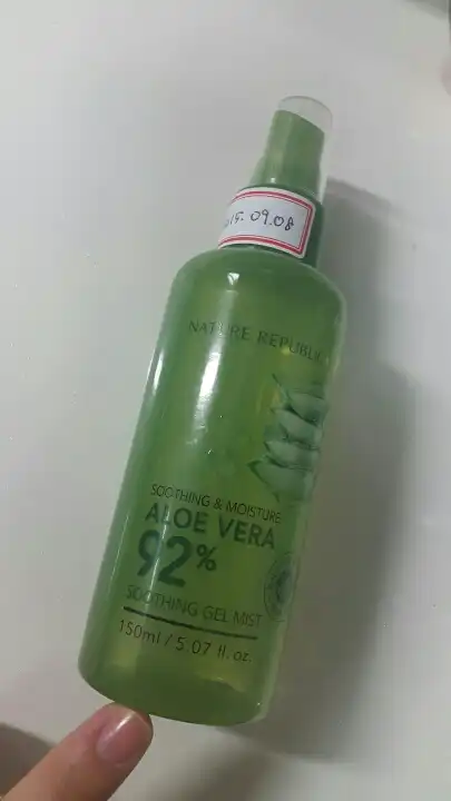 언니의파우치 리뷰 이미지 2 - [수딩 앤 모이스처 알로에베라 92% 수딩젤 미스트]