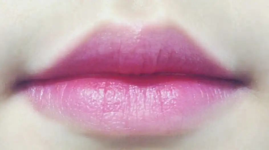 토탈 하이드레이션 3 in 1 립 테라피 [레몬 딜라이트]