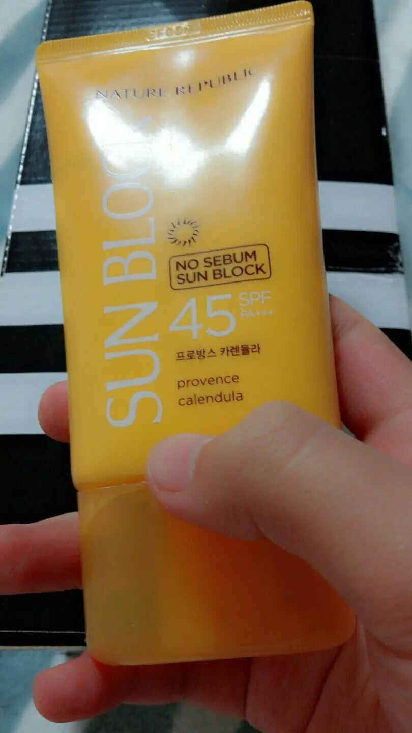 선택된 언니의파우치 리뷰 이미지 - [프로방스 카렌듈라 노세범 선블럭]