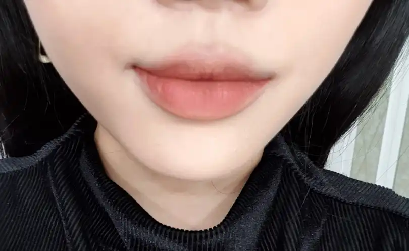 언니의파우치 리뷰 이미지 - [오버스머지 립 틴트 [토스트 베이지]]