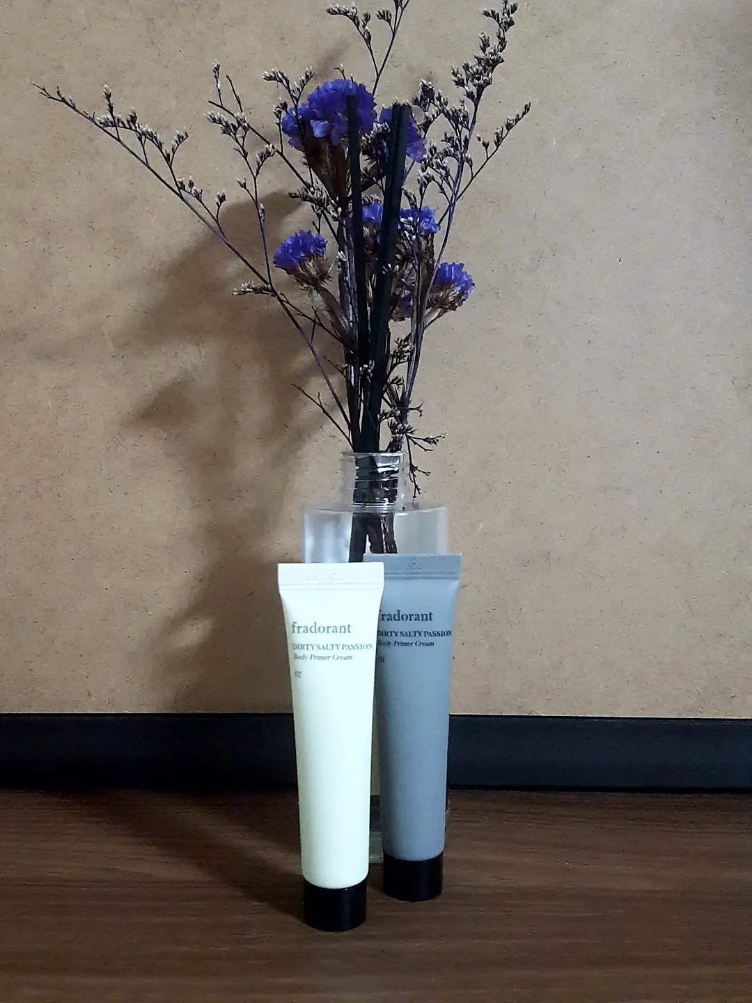 선택된 언니의파우치 리뷰 이미지 - [프라도란트 더티솔티패션 바디 프라이머 크림 [향 01]]