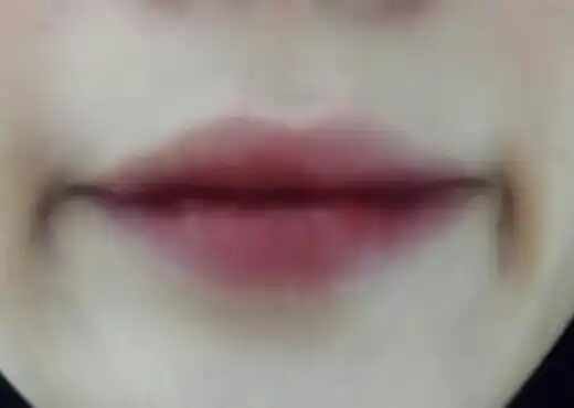언니의파우치 리뷰 이미지 4 - [버진 키스 틴티드 립 [16호 블랙아웃 레드]]