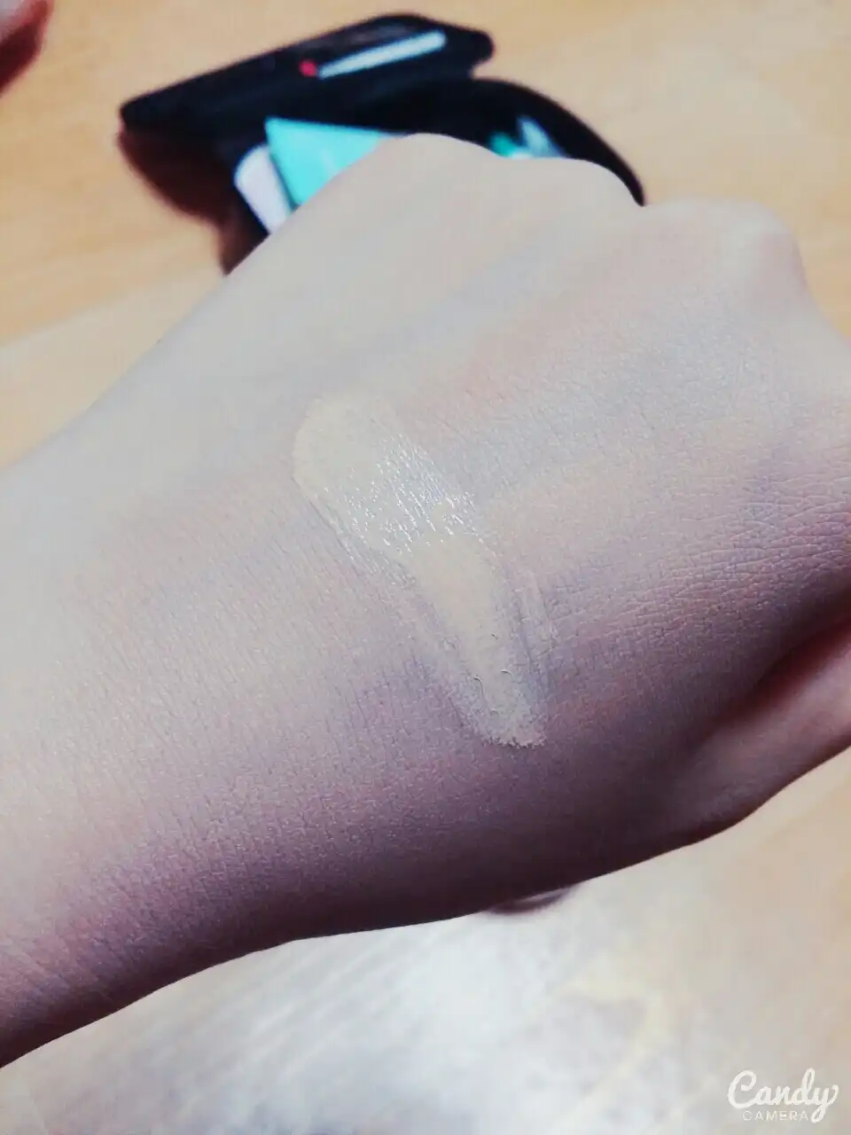 언니의파우치 리뷰 이미지 3 - [[M] 매직 쿠션 모이스처 SPF50+ PA+++ [23호]]