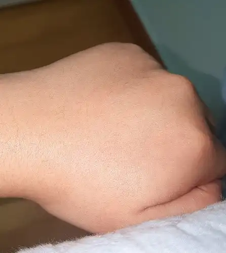 언니의파우치 리뷰 이미지 5 - [히알루론 핸드 크림 [디자인 1]]