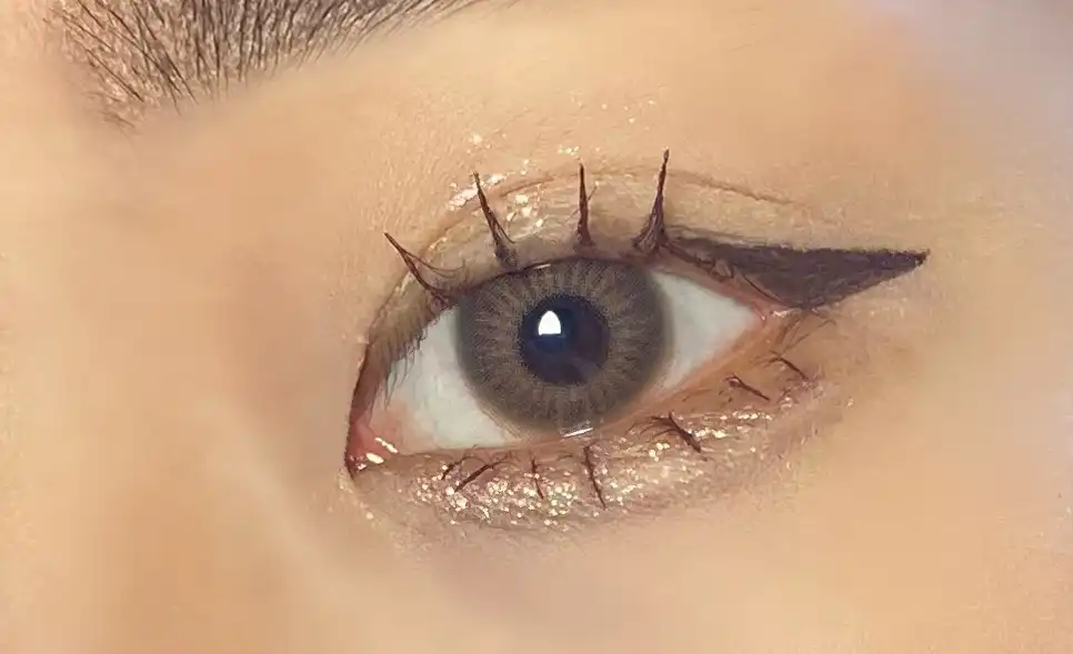 매그니피센트 메탈 글리터 앤 글로우 리퀴드 아이섀도우 [키튼 카르마]