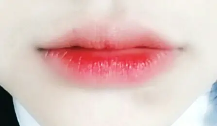 선택된 언니의파우치 리뷰 이미지 - [쿨링미 프루프 립톤 겟잇 틴트 [04 레드핫]]