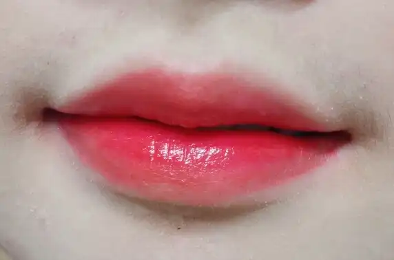 언니의파우치 리뷰 이미지 3 - [로지 틴트 립스 (2호 써니 플라워)]