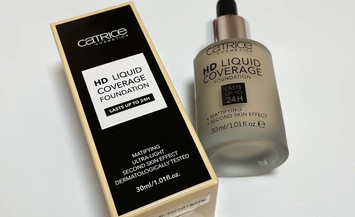 HD 리퀴드 커버리지 파운데이션 [010 라이트 베이지]