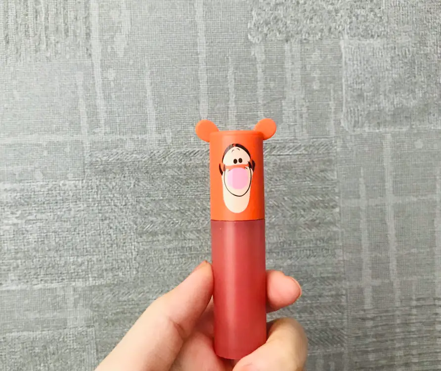 선택된 언니의파우치 리뷰 이미지 - [해피 위드 피글렛 컬러 인 리퀴드 립스 에어무스[PK002 콩콩 튕겨! 티거!]]
